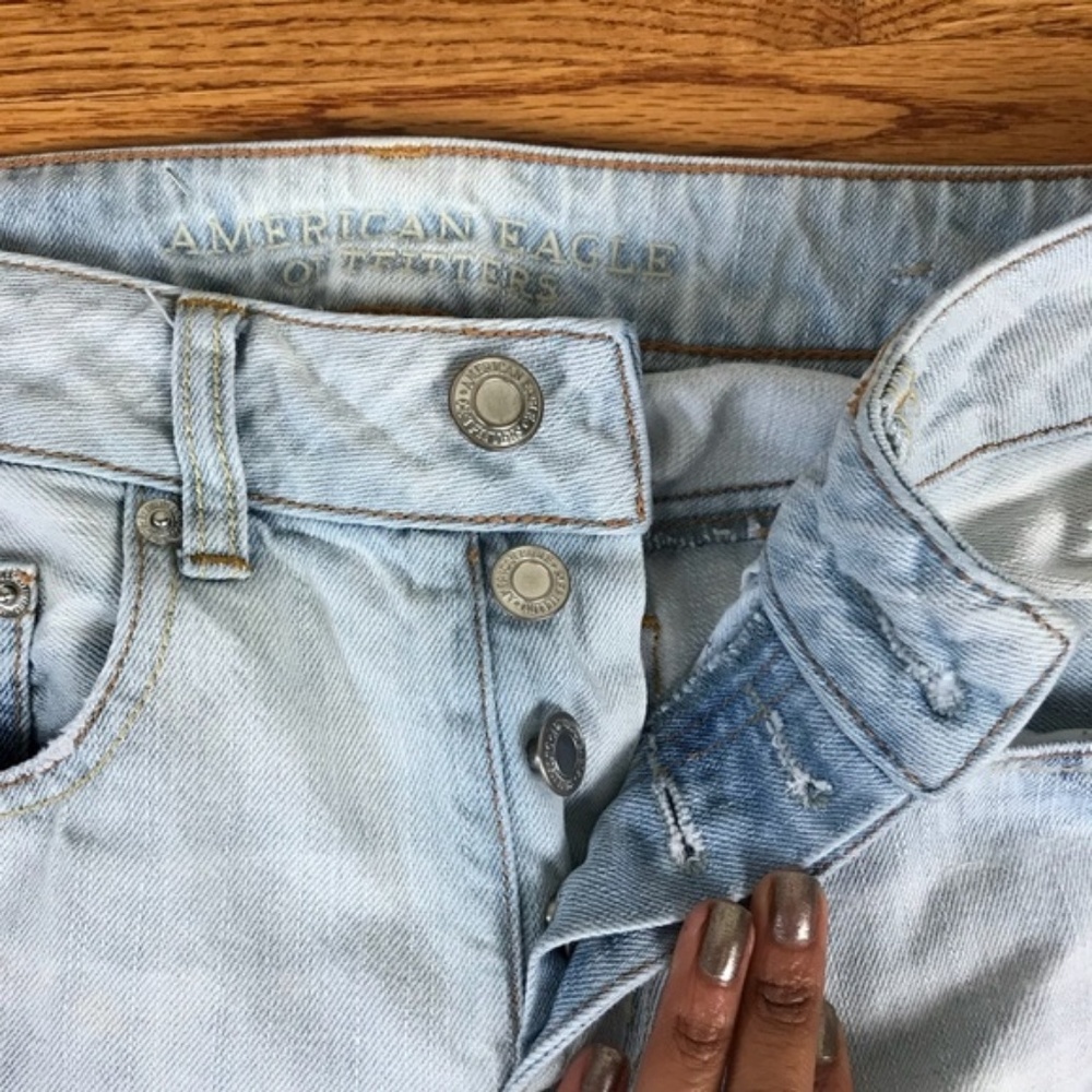 American Eagle. Boy cropped size 2 nwot distressed - Picture 2 of 7